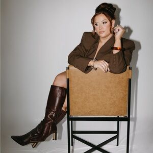 Meet your Posher, Casey